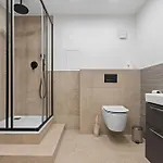 Flatista Homes - Station - 4 Br Munich