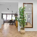 Flatista Homes - Station - 4 Br Apartment Munich