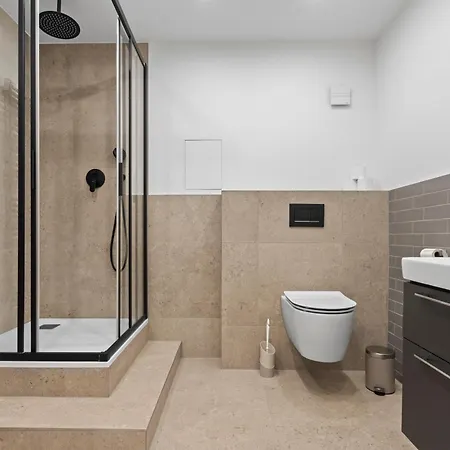 Flatista Homes - Station - 4 Br Munich