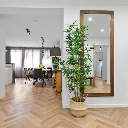 Flatista Homes - Station - 4 Br Lägenhet München