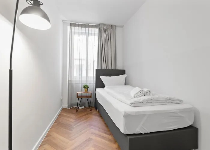 Flatista Homes - Station - 4 Br *
