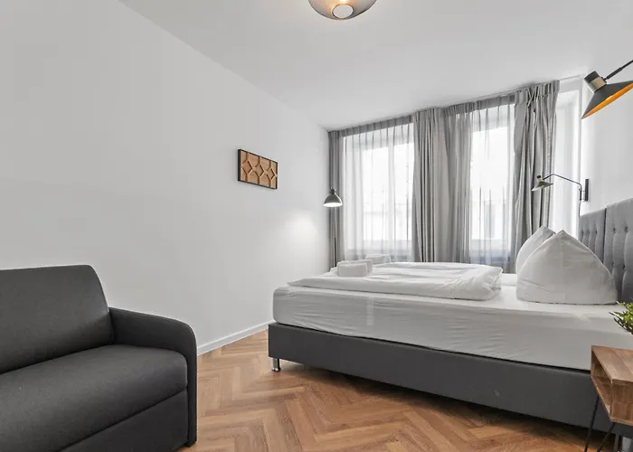 Flatista Homes - Station - 4 Br * Monachium