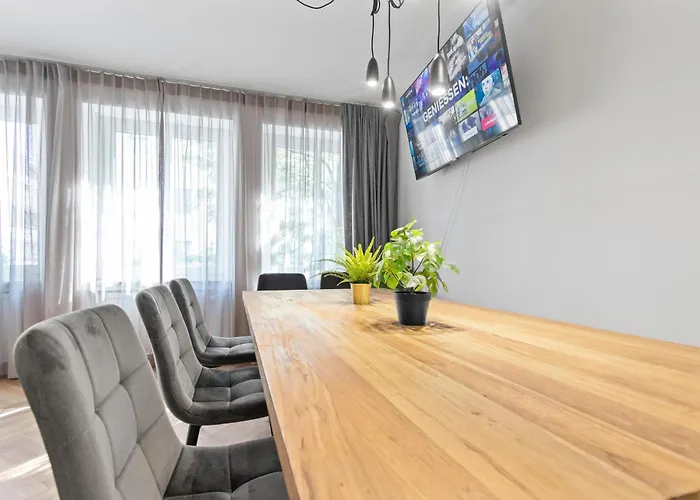 Flatista Homes - Station - 4 Br *