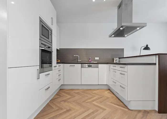 Flatista Homes - Station - 4 Br * ميونيخ