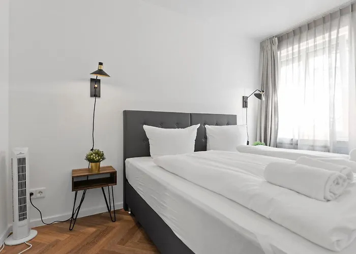 Flatista Homes - Station - 4 Br شقة